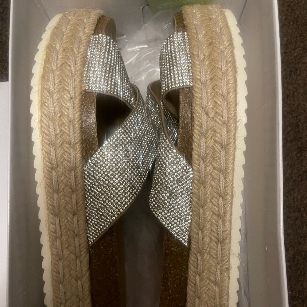 Steve Madden sandals. Never worn, size is a 8.5. Serious inquires as always.